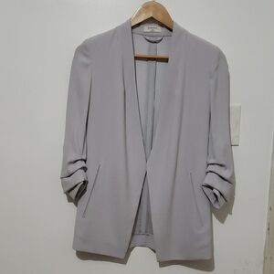 Aritzia Gray Blazer Modern Open-Front Design